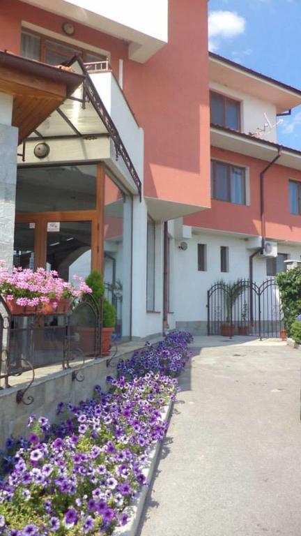 Happy Ring Guest Rooms Haskovo Esterno foto